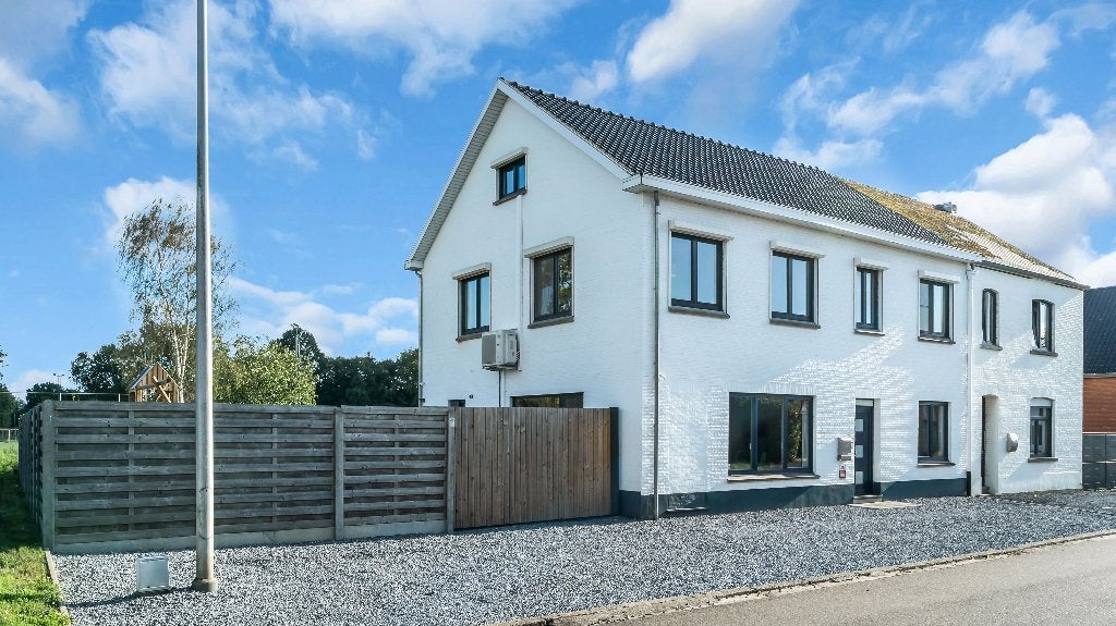 Volledig gerenoveerde gezinswoning met tot 5 slpks en EPC B, Immo, 200 tot 500 m², Twee onder één kap, 275 m², 5 kamers