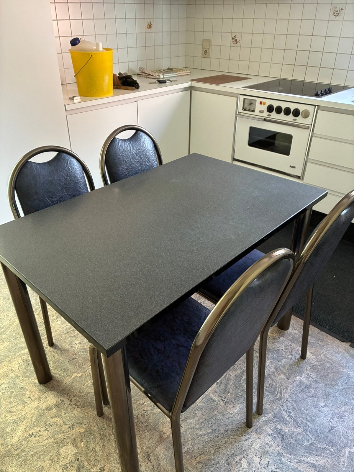 Keukentafel met ; stoelen, Huis en Inrichting, Ophalen