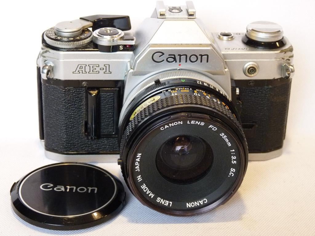 Canon AE-1 (argent), Canon FD 1,8/50 mm, bon état, Enlèvement ou Envoi, Utilisé, Reflex miroir, Canon