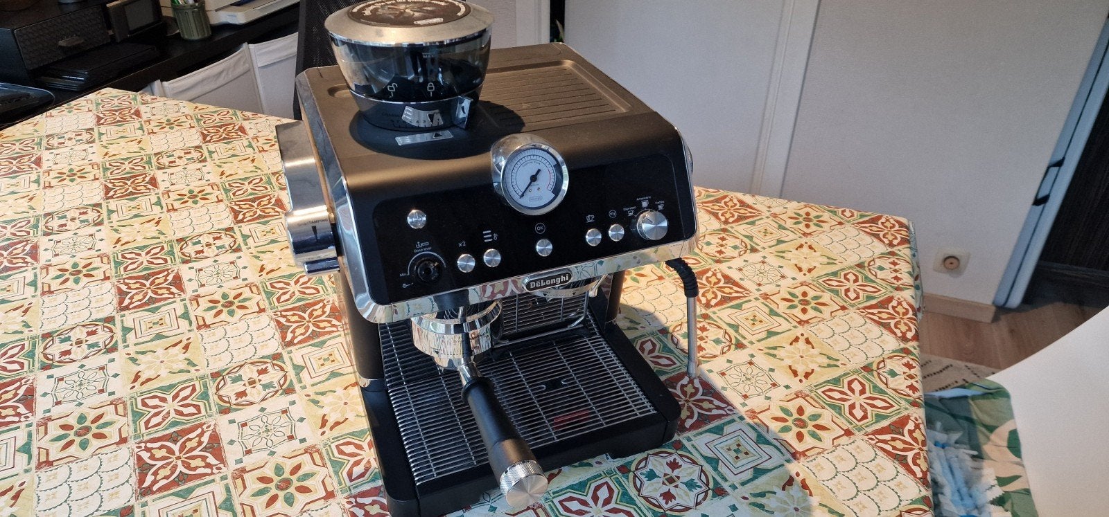 De'Longhi La Specialista – Machine à café expresso, Machine à espresso, Réservoir d'eau amovible, Café en grains, 2 à 4 tasses