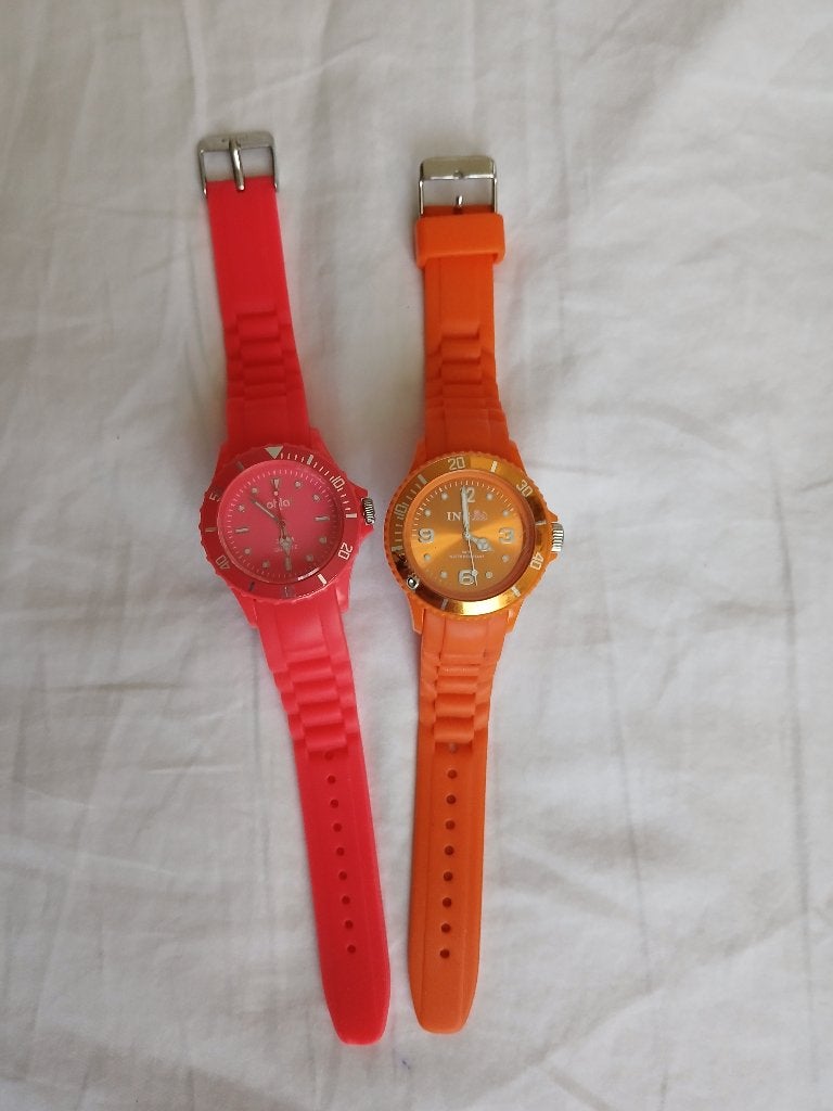2 Montre-bracelet new, Ophalen, Nieuw, Kunststof, Modern
