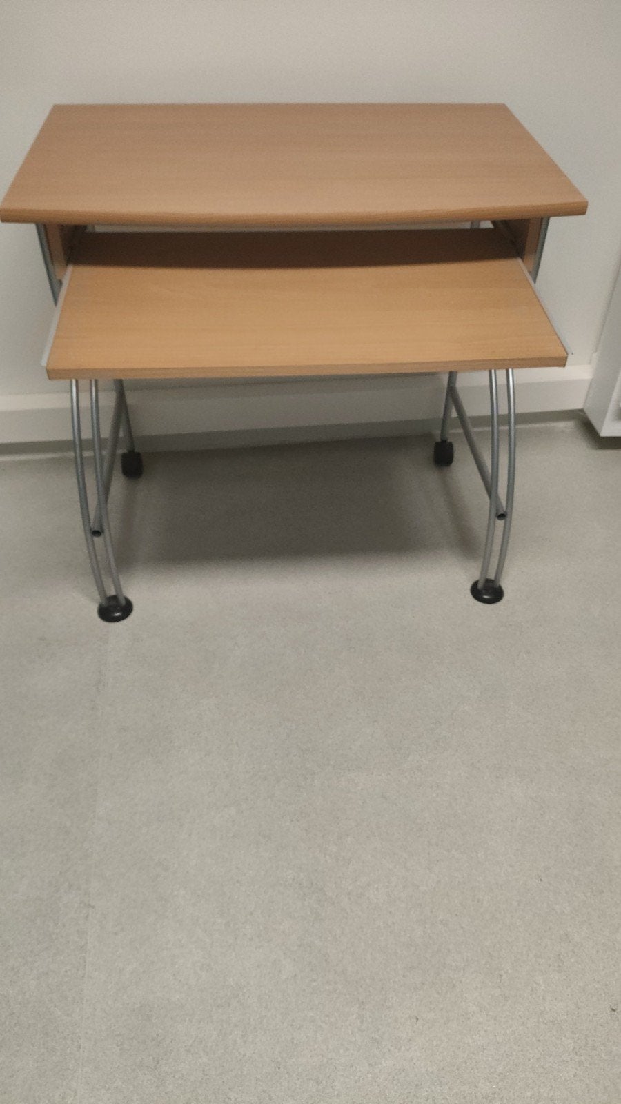 Kleine bureau met uitschuifbaar blad, Ophalen, Zo goed als nieuw