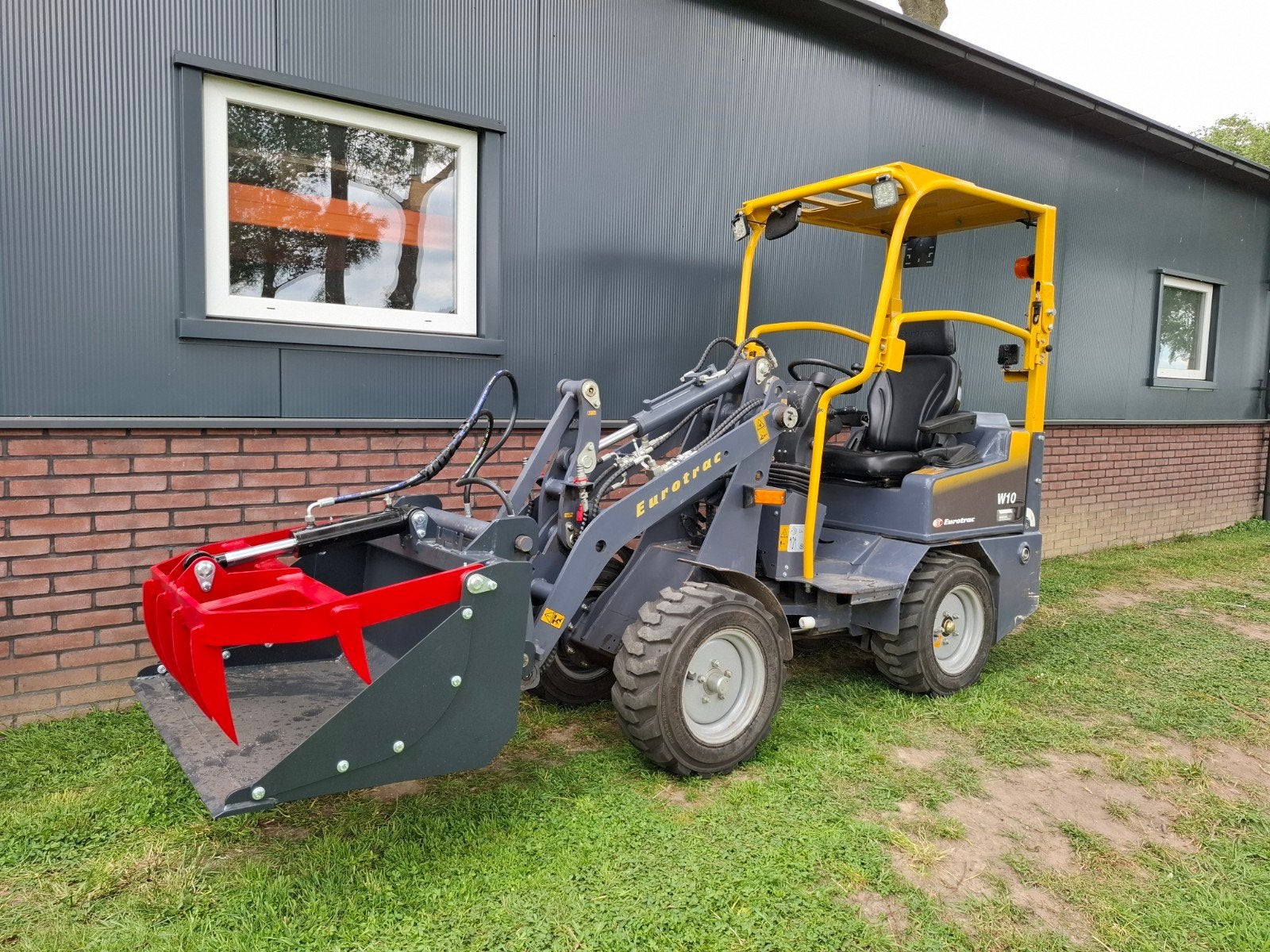 Eurotrac w10, bwjr 2023, 500hr, zgan., Zakelijke goederen, Machines en Bouw | Kranen en Graafmachines, Ophalen of Verzenden
