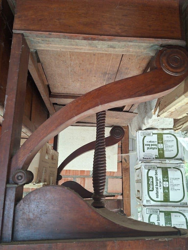 Commode Acajou, Ophalen
