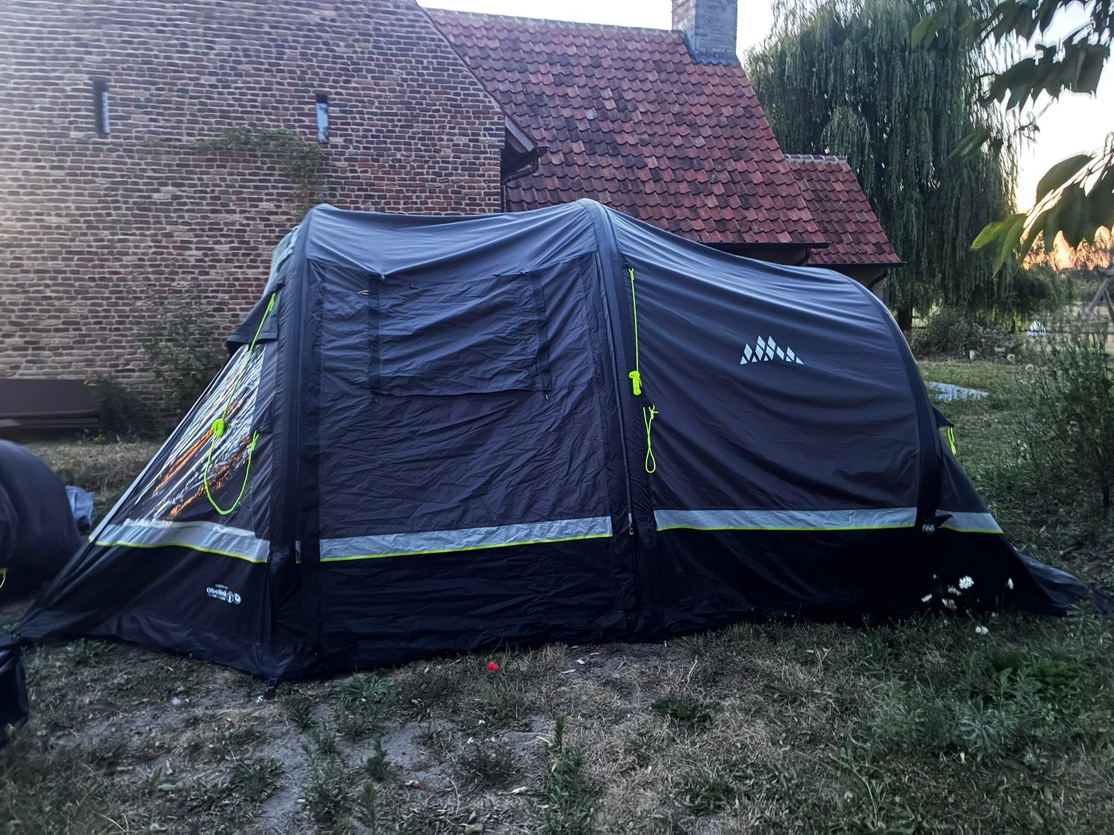 Tunneltent 4 personen obelink met luchtslangen, Ophalen, Zo goed als nieuw