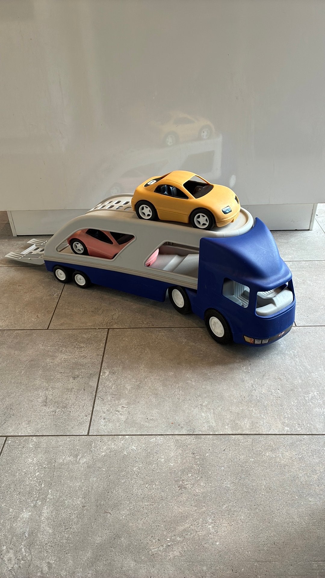 Grand porte-voitures Little Tikes 72 cm x 19 cm avec 2 autos, Enlèvement, Utilisé