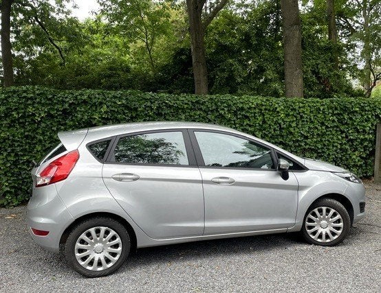 Ford Fiesta Ambiente Hatchback 5 deurs, Argent ou Gris, Achat, Air conditionné automatique, Boîte manuelle