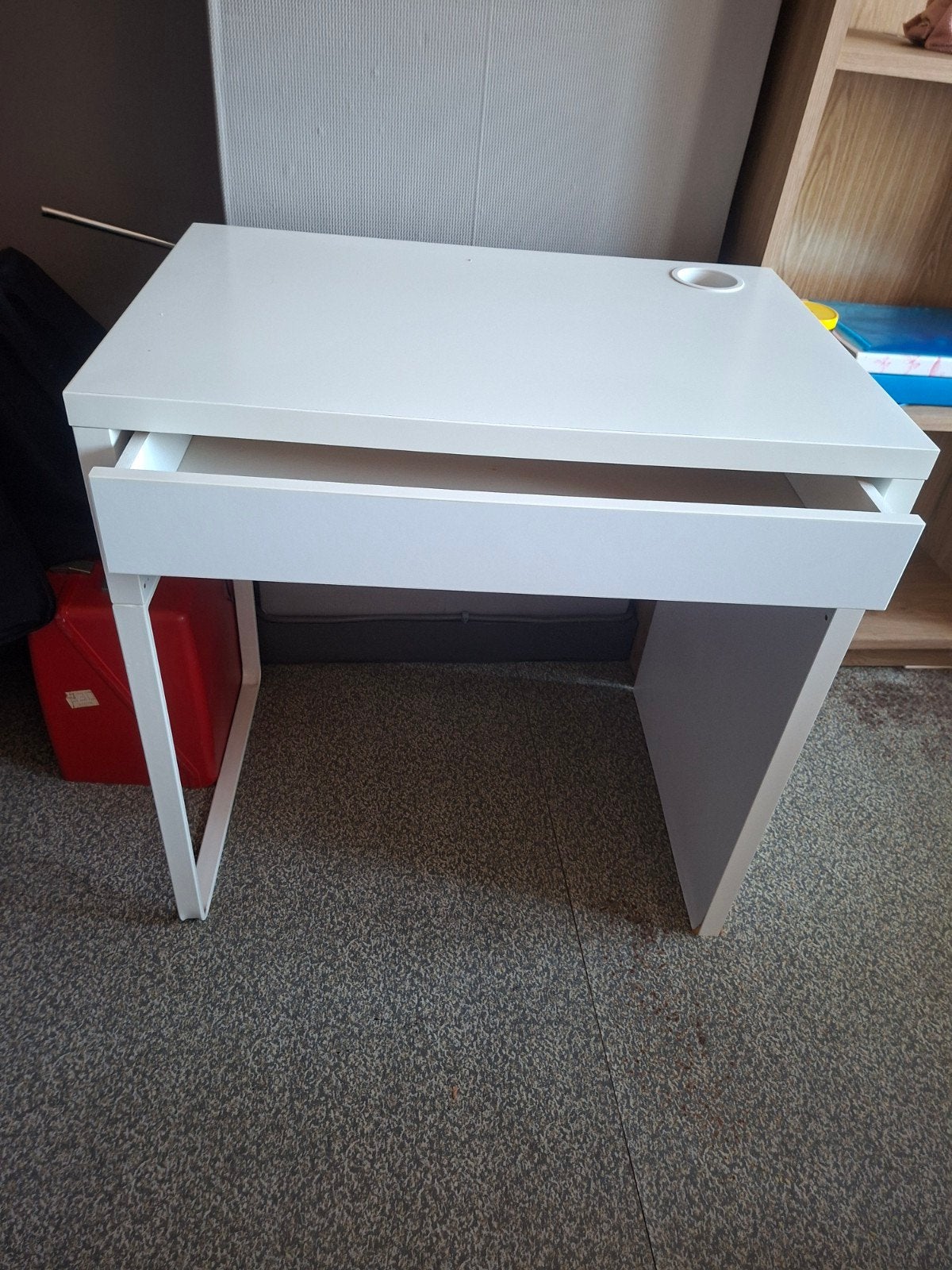 Kleine wit bureau, Huis en Inrichting, Ophalen, Gebruikt, 73 cm, 50 cm