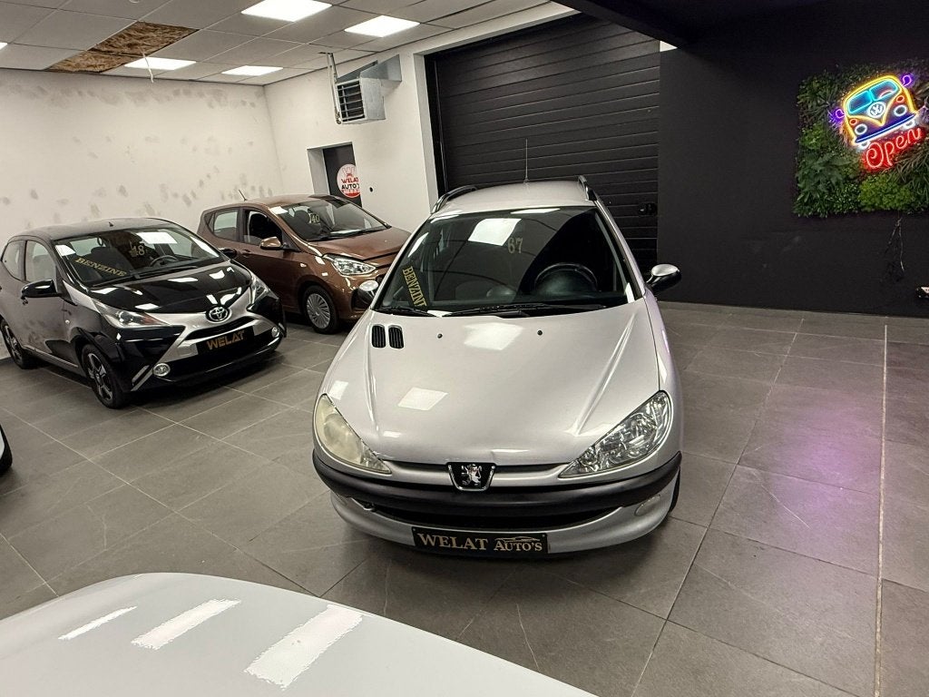 PEUGEOT 206 BENZINE 60.000KM TOPSTAAT, Auto's, Bluetooth, Zwart, Bedrijf, 1200 cc