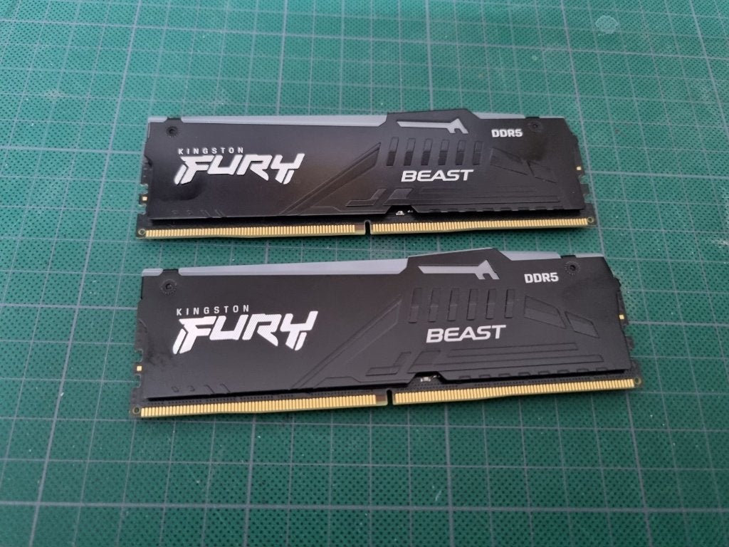 32GB (216GB) Kingston Fury Beast RGB DDR5‑6000 CL40, Computers en Software, RAM geheugen, 32 GB, Ophalen of Verzenden, Zo goed als nieuw