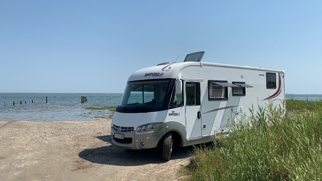 Prachtige integraal camper Rapido 8066 df, Automaat. 4,4 ton, Caravans en Kamperen, Mobilhomes, Ringverwarming, Fiat, Antidémarrage