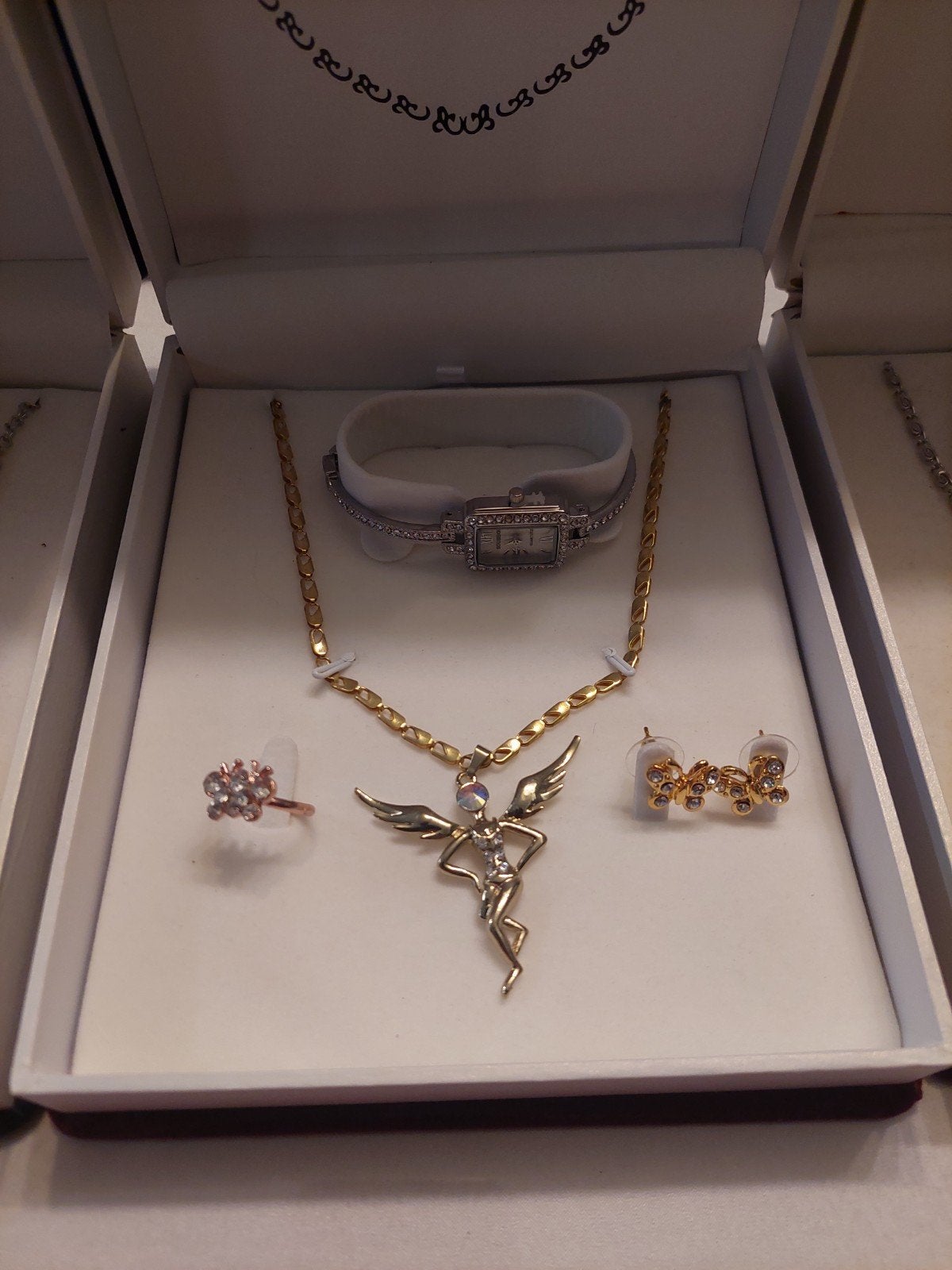Mooi setje horloge  oorbellen  hangketting  en ring, Ophalen