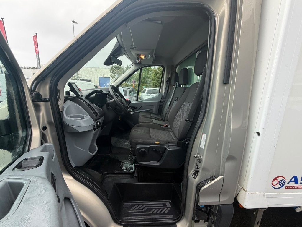 Ford Transit (Stock ID 15443) — 17