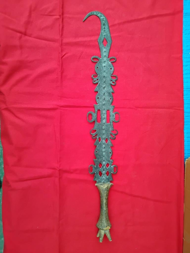 Ancien glaive Konda du Congo, Enlèvement ou Envoi