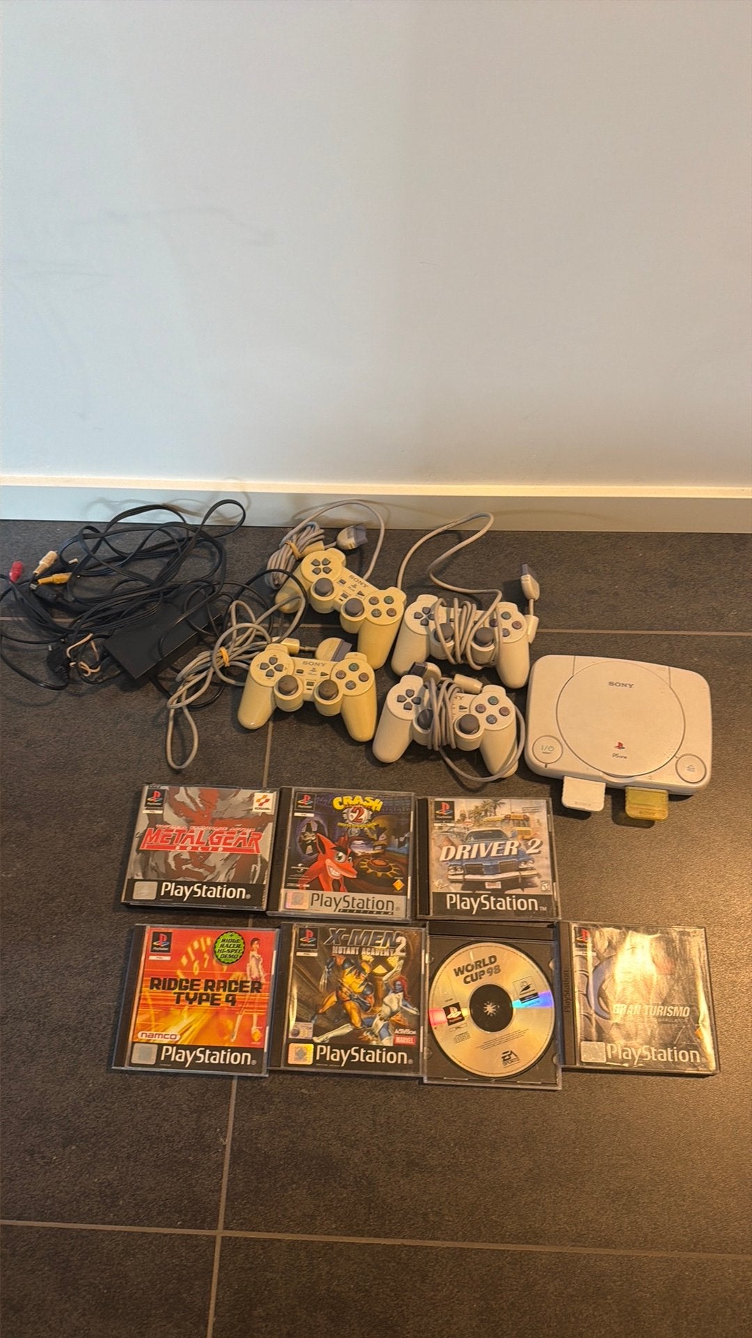 Ps1 console + 4 controllers, 7 games , 2 memorycards, Games en Spelcomputers, Spelcomputers | Sony PlayStation 1, Ophalen of Verzenden