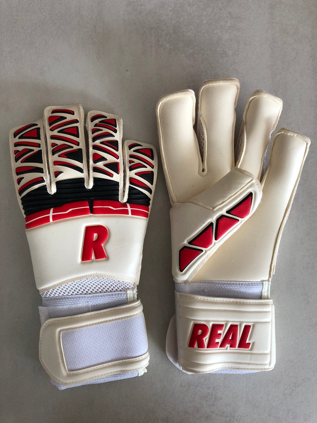 Keeperhandschoenen REAL maat 9, Sport en Fitness, Voetbal, Ophalen of Verzenden, Nieuw, Handschoenen