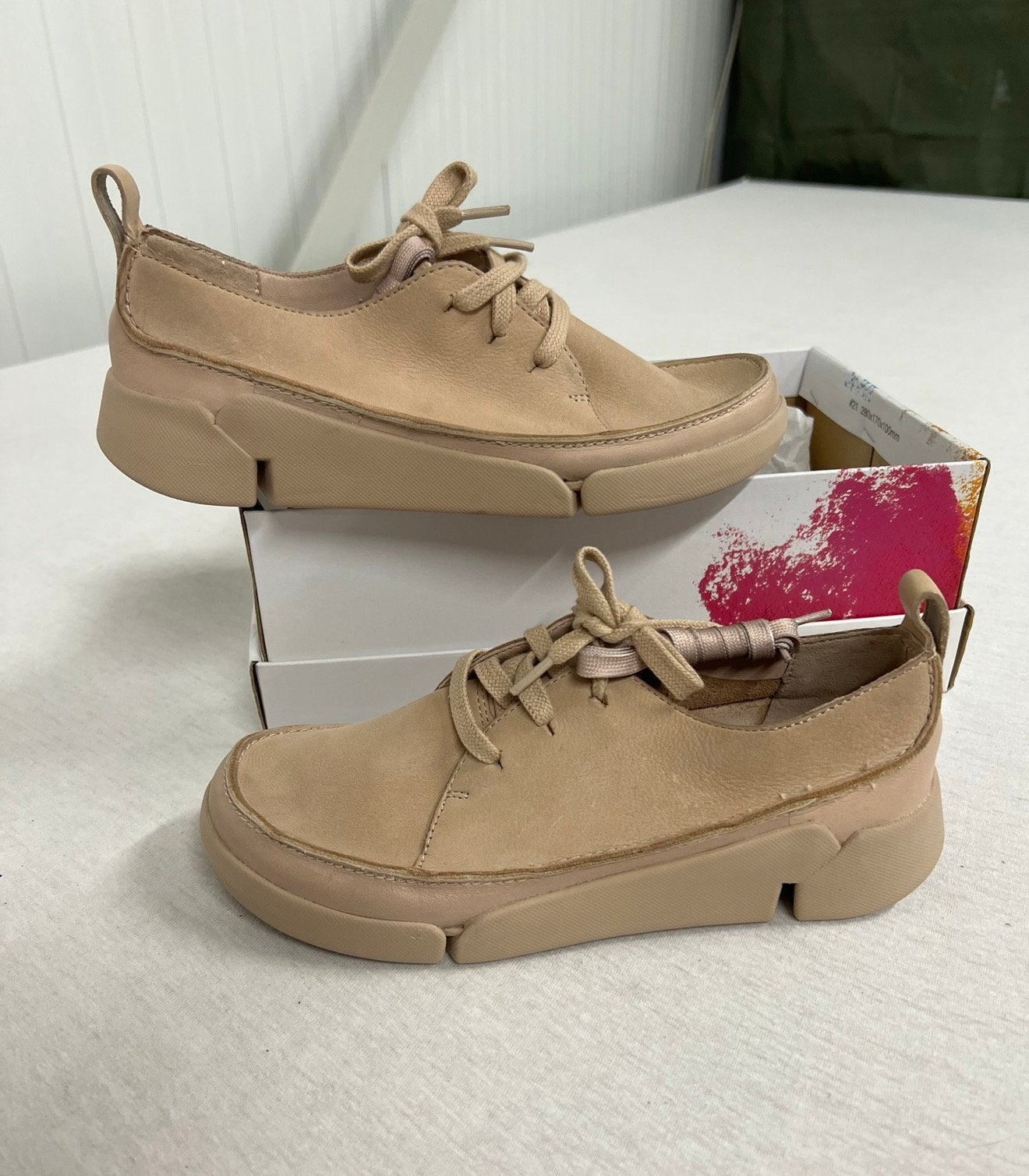 CLARKS Tri Clara 261352544 Blush beige schoenen 35.5 NIEUW, Beige, Nieuw, Ophalen of Verzenden, Sneakers