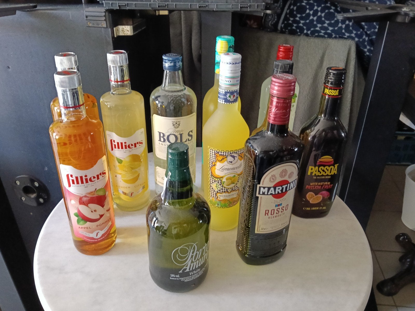 horeca dranken,wijnen, tafels,stoelen enz, Zakelijke goederen, Ophalen of Verzenden