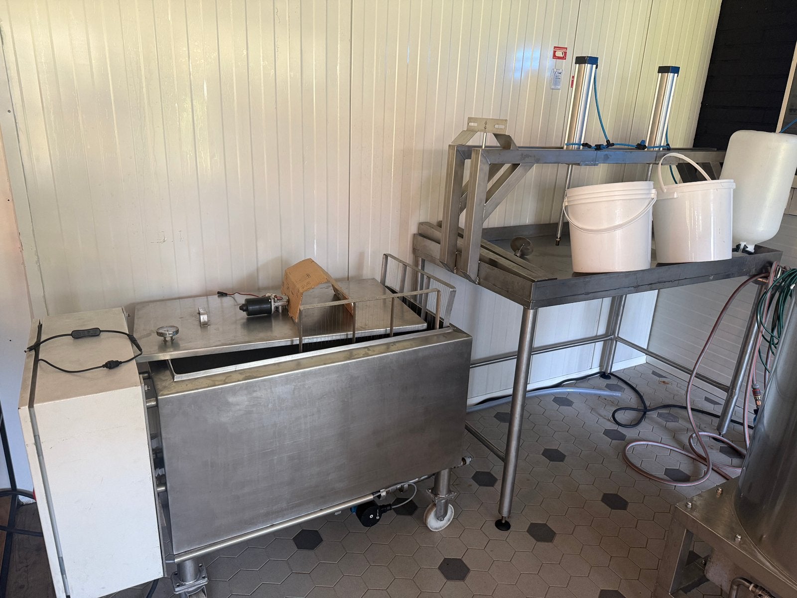 Cuve à fromage avec pressoir, Enlèvement, Utilisé, Autres types