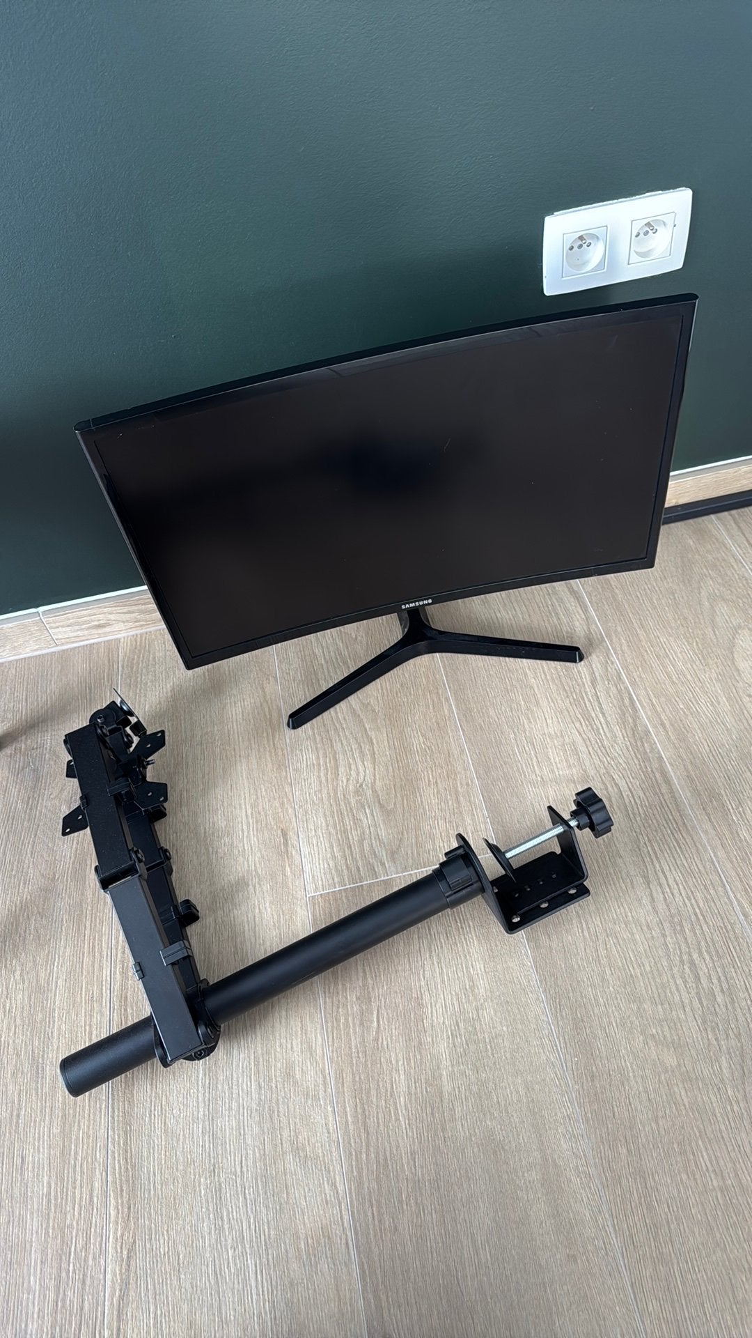 Pc monitor samsung + monitorarm, Ophalen, Zo goed als nieuw