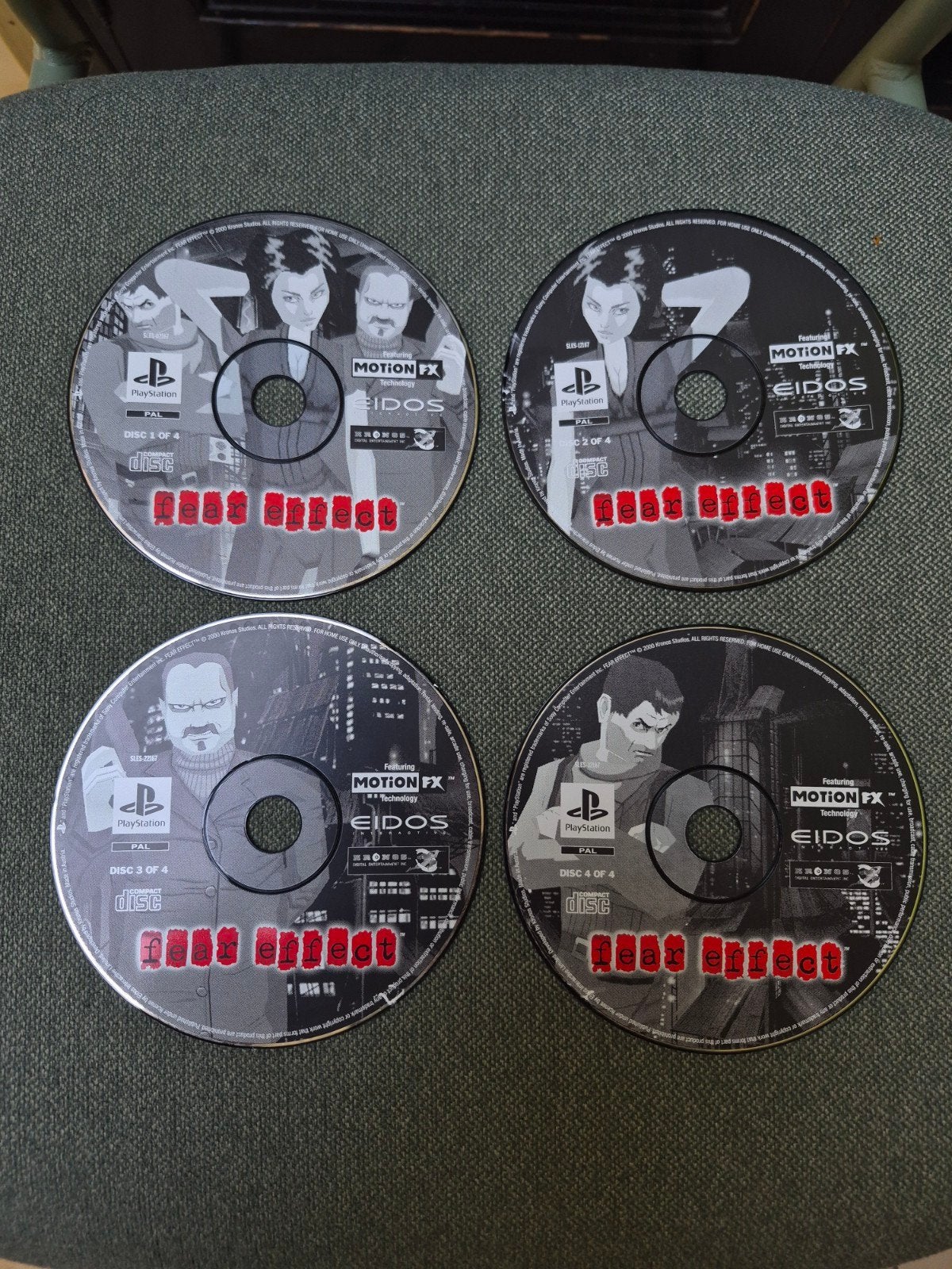 4 jeux ps1 fear effect, Games en Spelcomputers, Ophalen