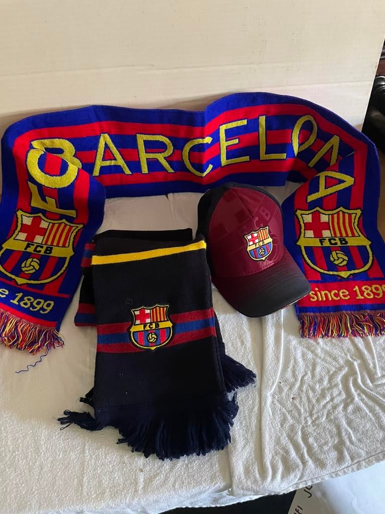 FC Barcelona sjaal en pet, Kleding | Dames, Carnavalskleding en Feestkleding, Ophalen, Zo goed als nieuw, Kleding