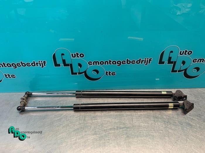 Set Gasdempers Achterklep van een Mitsubishi Grandis (Grandi, Gebruikt, -, -, Ophalen of Verzenden