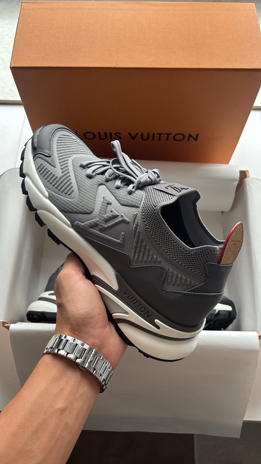 Louis Vuitton LV Runner Tatic Grey, Overige kleuren, Nieuw, Ophalen of Verzenden, Sneakers