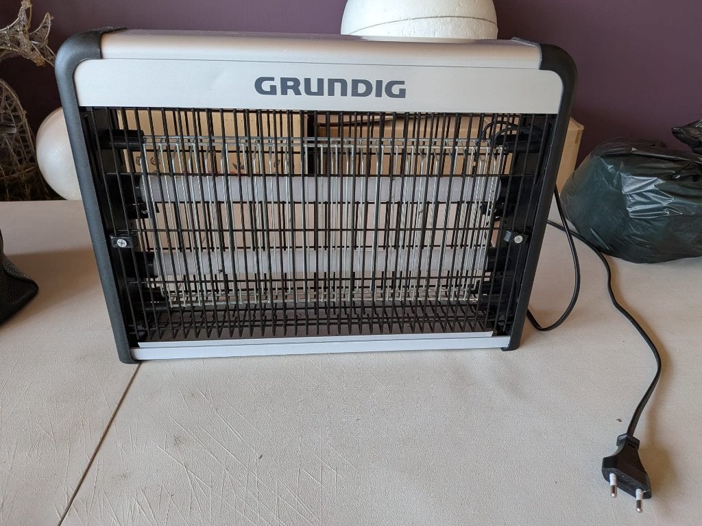 Lampe anti-moustiques Grundig -  Flycatcher - 25€, Enlèvement ou Envoi, Utilisé