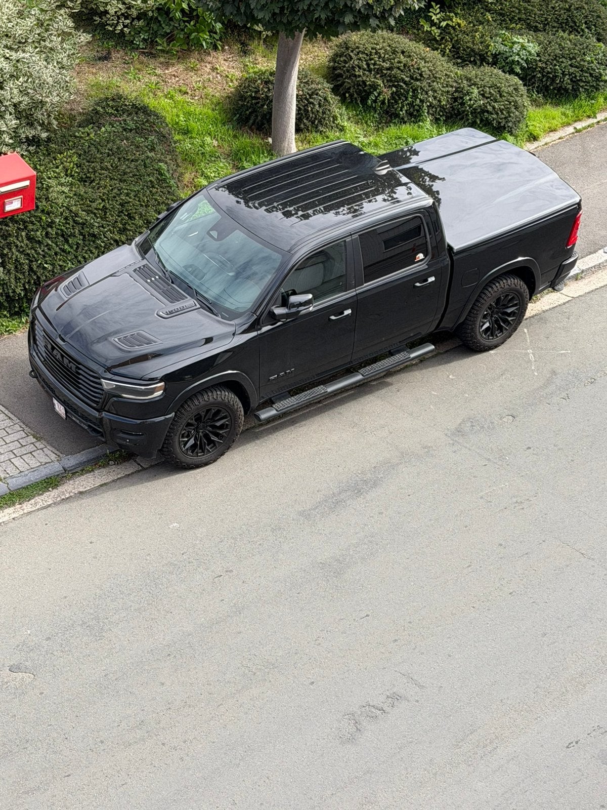 Dodge Ram Night eddtion full black Laramie, Autos, Cuir, Achat, Noir, Automatique