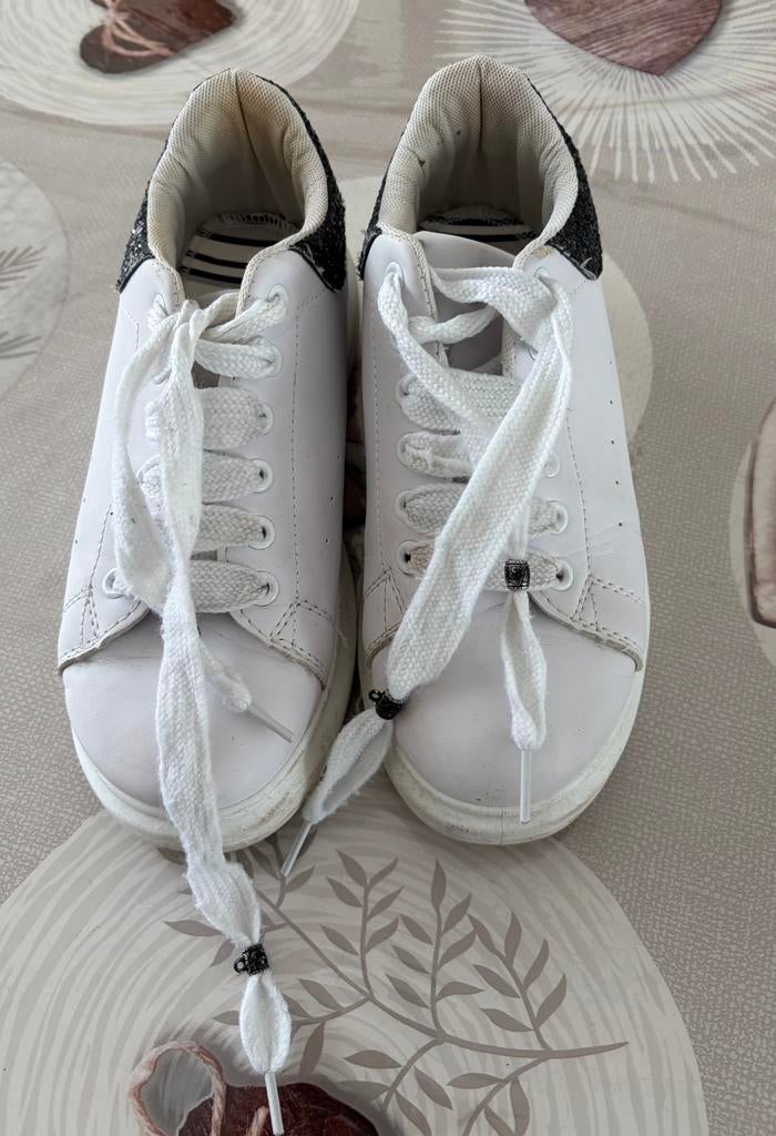 Baskets blanches avec brillats noirs taille 37, Enlèvement ou Envoi, Comme neuf