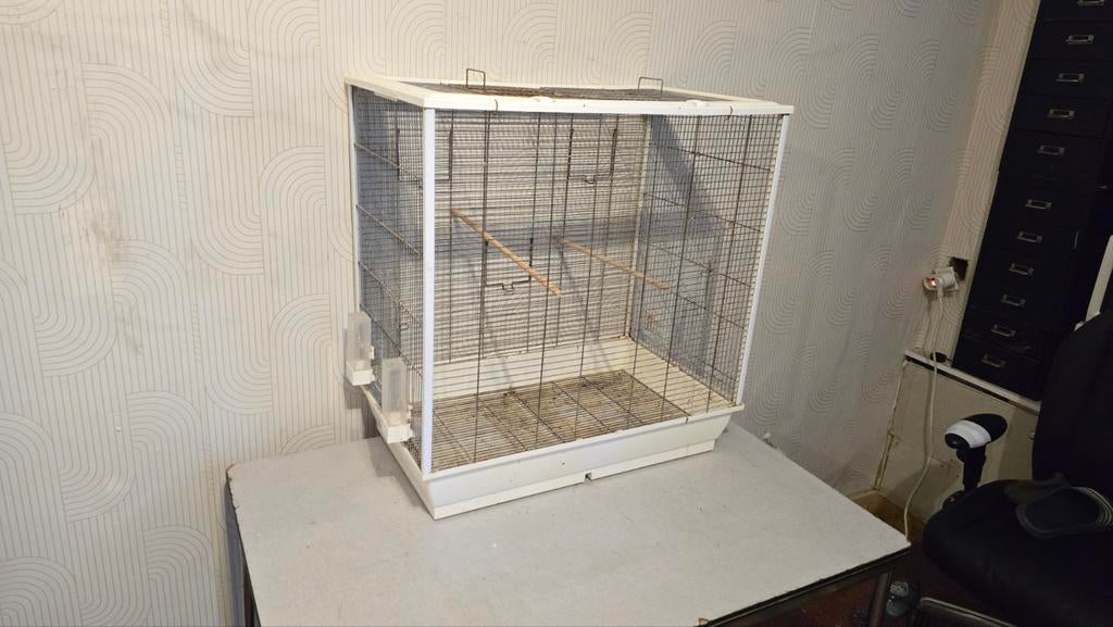 Zeer mooie grote vogelkooi, afmetingen 80 cm x 60 cm