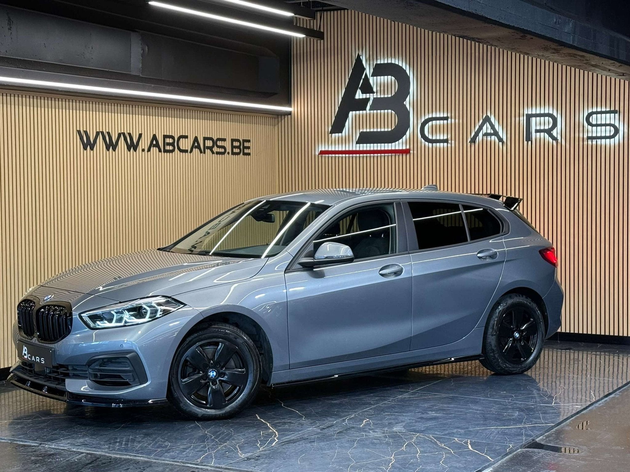 BMW 1 Serie 116 IA LOOK PACK M PERFORMANCE * GARANTIE 12 MOI, Autos, Argent ou Gris, Achat, Entreprise, 5 portes