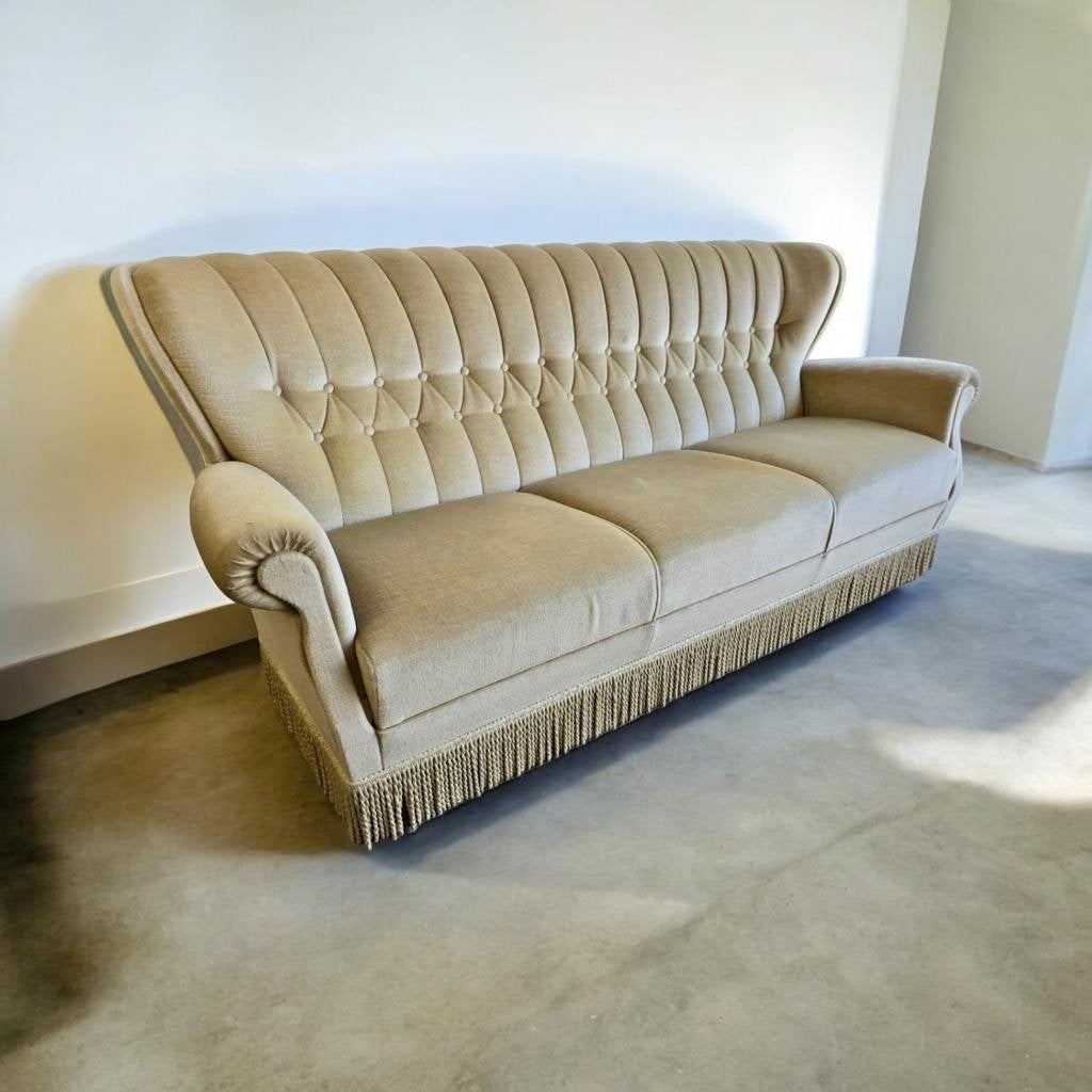 Vintage beige zetel / canapé / couch met franjes met vlek, Antiek en Kunst, Ophalen