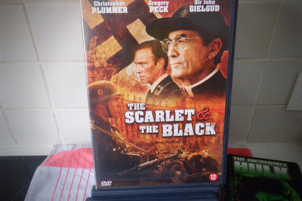 DVD The Scarlet & The Black.(Plummer , Gregory Peck ), Cd's en Dvd's, Dvd's | Actie, Vanaf 12 jaar, Verzenden, Zo goed als nieuw