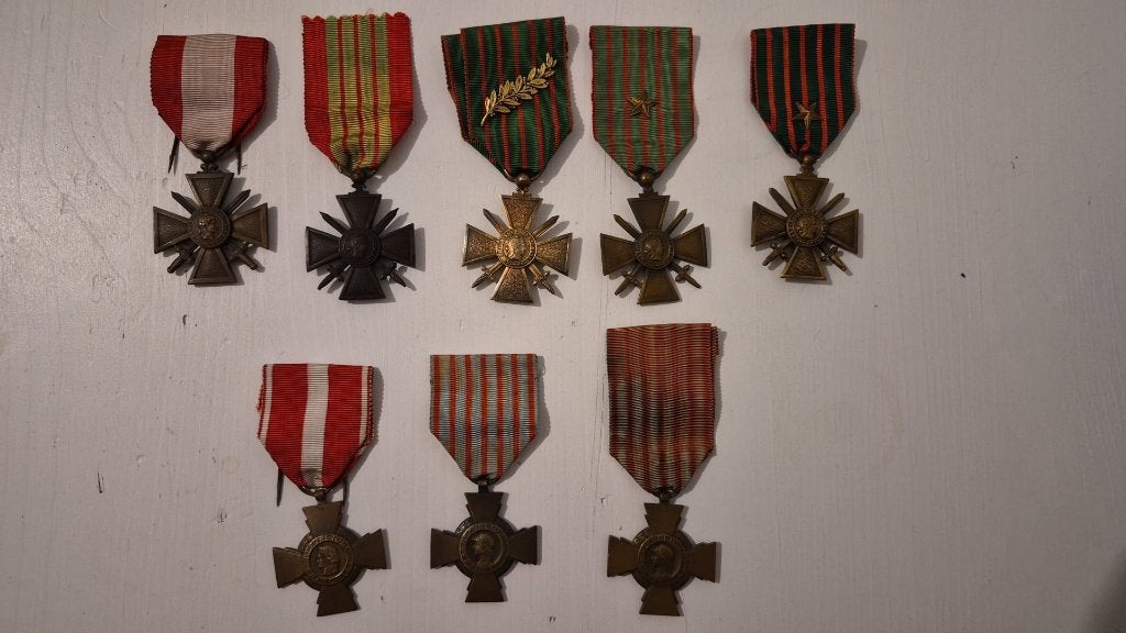 Lot de 8 décorations militaires françaises, Collections, Enlèvement