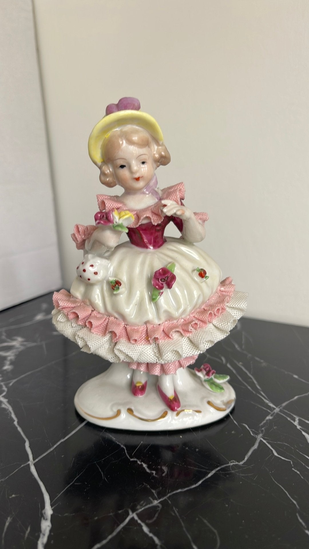 vintage de style «Dentelle de Dresde) porcelaine en dentelle, Antiquités & Art, Enlèvement ou Envoi