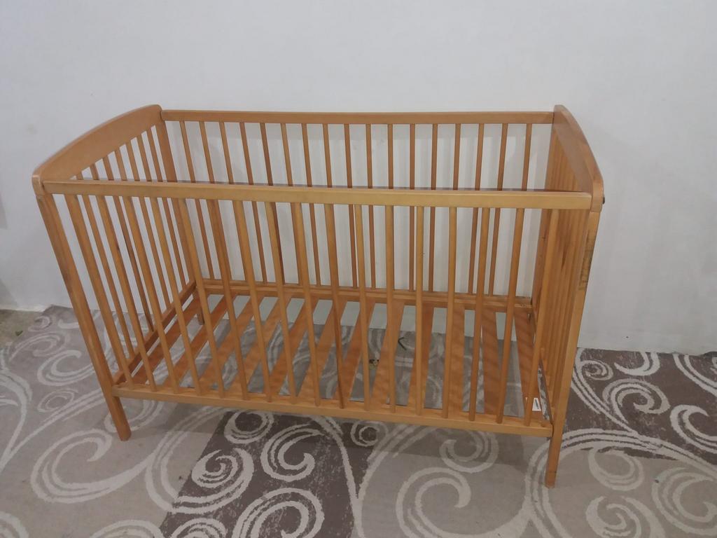 Houten baby bed, Ophalen, Zo goed als nieuw
