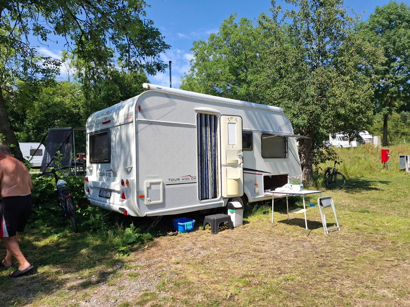 caravan TEC TOUR 400 DB, Caravans en Kamperen, Caravans, T.E.C., Dwarsbed, Particulier, 6 tot 7 meter
