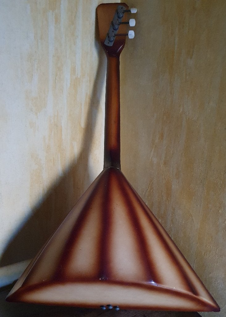 Balalaika, Muziek en Instrumenten, Ophalen