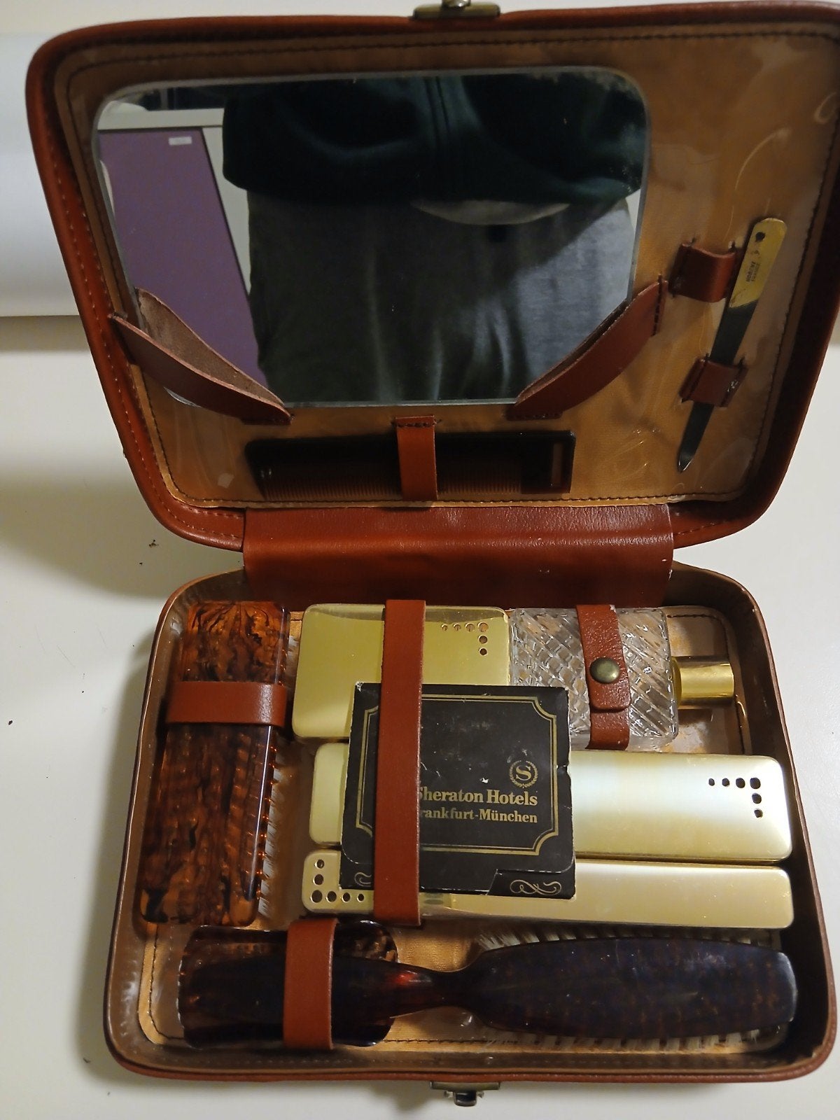 Lederen case, Ophalen of Verzenden