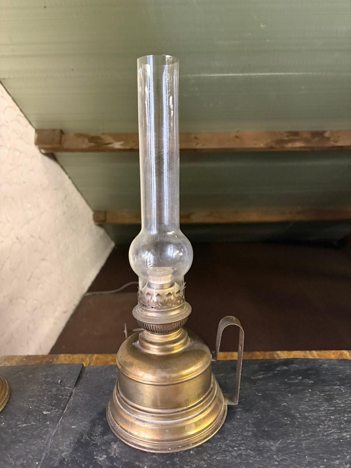 Antieke messing petroleumlamp met glazen schoorsteen –, Enlèvement