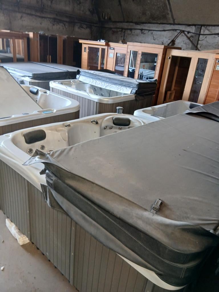 Jacuzzi  gratis geleverd geplaatst en 1j garantie, Doe-het-zelf en Bouw, Platen en Panelen, Ophalen of Verzenden