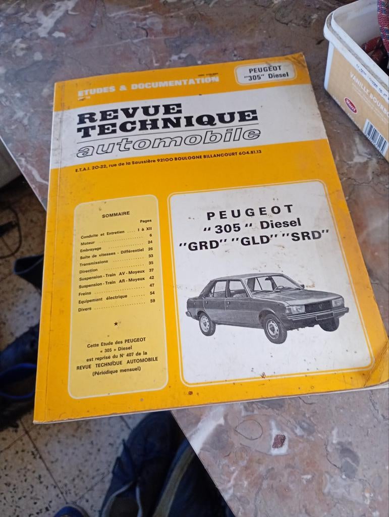Revue technique Peugeot 305 diesel, Ophalen of Verzenden