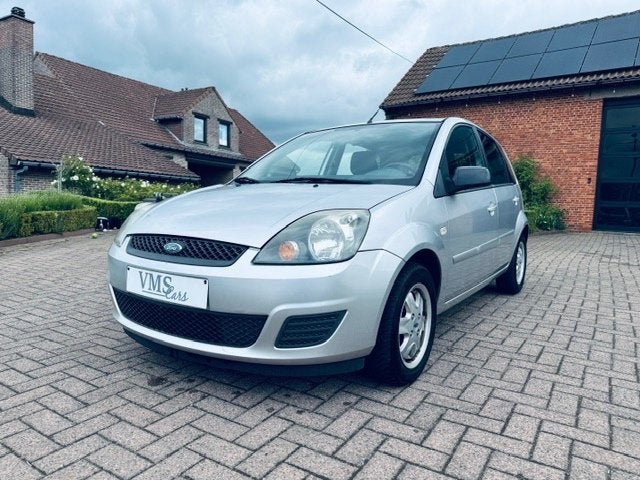 Ford Fiesta 1.4 Essence * Garantie * Clima * Attelage, Argent ou Gris, Entreprise, Garantie prolongée, Boîte manuelle