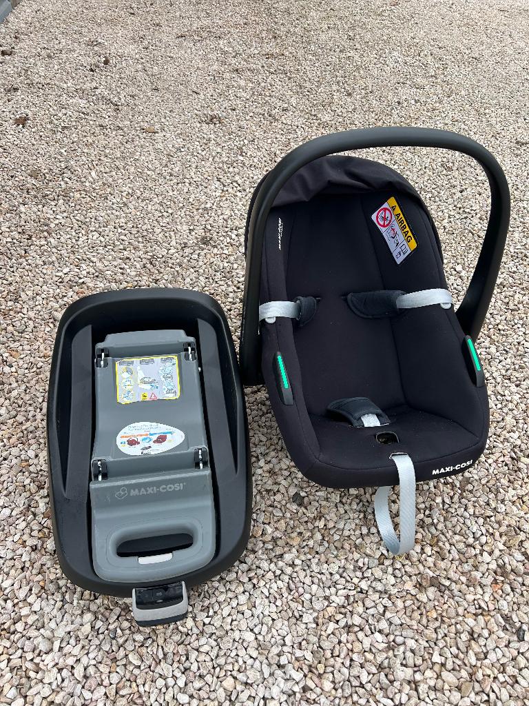 Autostoel Pebble S Total Black + FamilyFix base, Enfants & Bébés, Enlèvement, Utilisé, Isofix, Maxi-Cosi