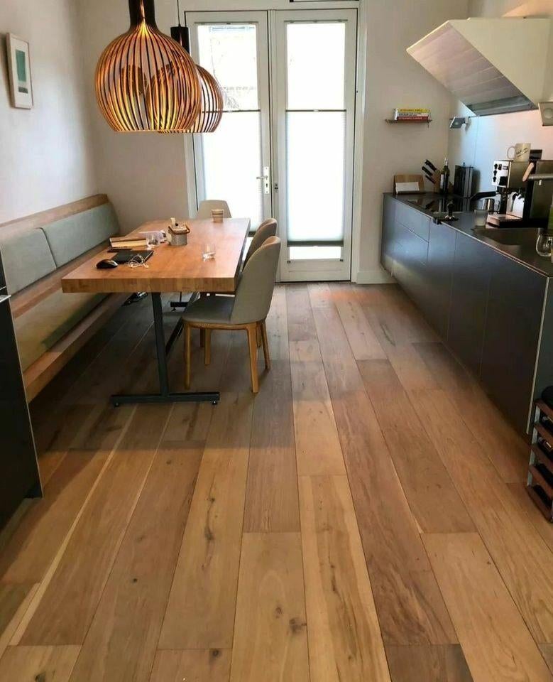 RESTES ; 145 M2 DE PARQUET EN CHÊNE HUILÉ DE 18 CM DE LARGE, Enlèvement