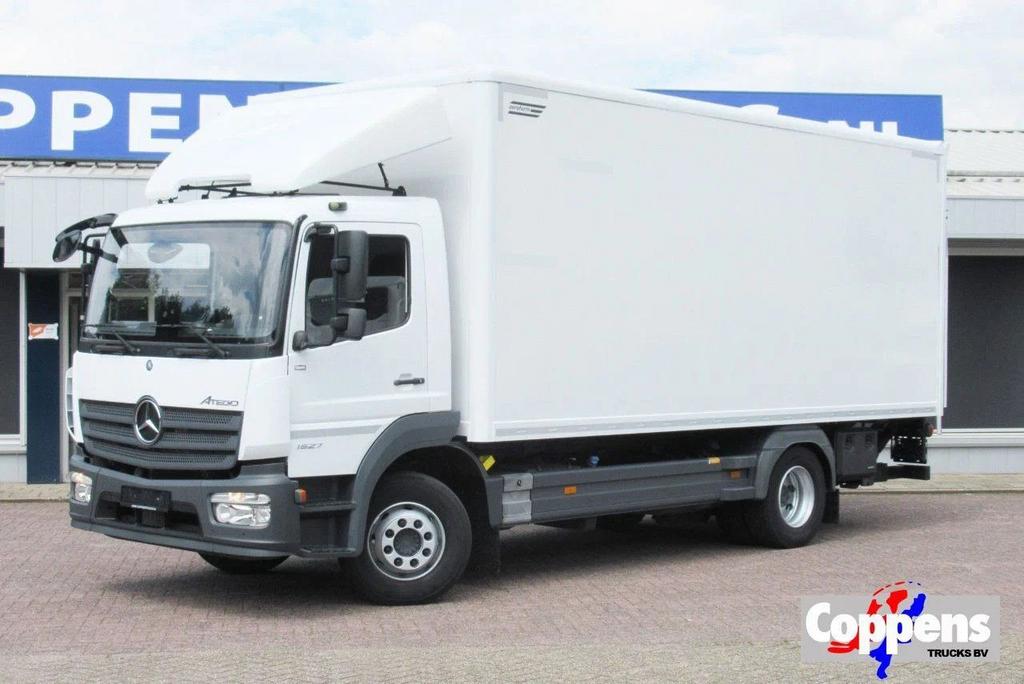 Mercedes-Benz Atego 1527 L Bak + klep Euro 6, Auto's, Vrachtwagens, Automaat, Wit, Mercedes-Benz, Bedrijf