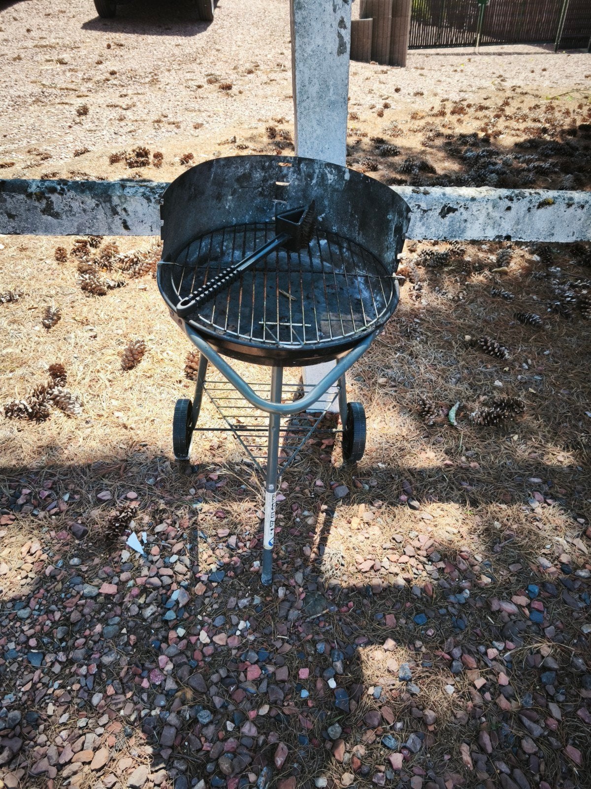 À donner : Barbecue bbq gratuit à la rue., Ophalen, Gebruikt