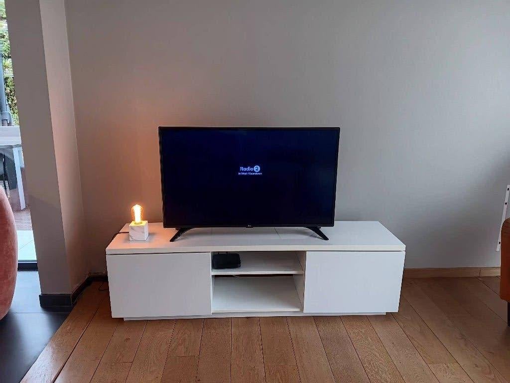 Wit gelakt tv meubel, Huis en Inrichting, Ophalen, 100 tot 150 cm, Zo goed als nieuw, Minder dan 100 cm